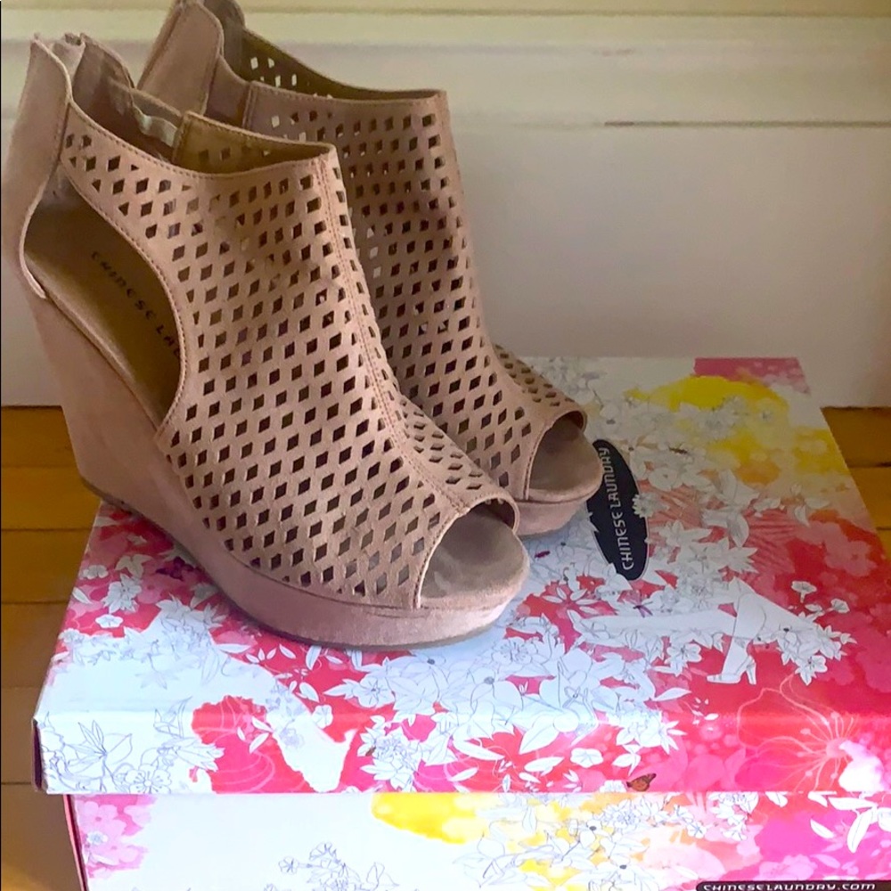 Chinese Laundry Wedges
